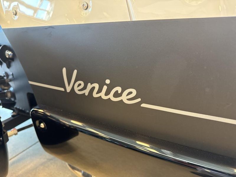 2023 Vanderhall Venice GTS