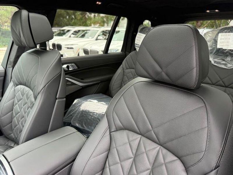 New 2026 BMW X7 xDrive40iImage 19