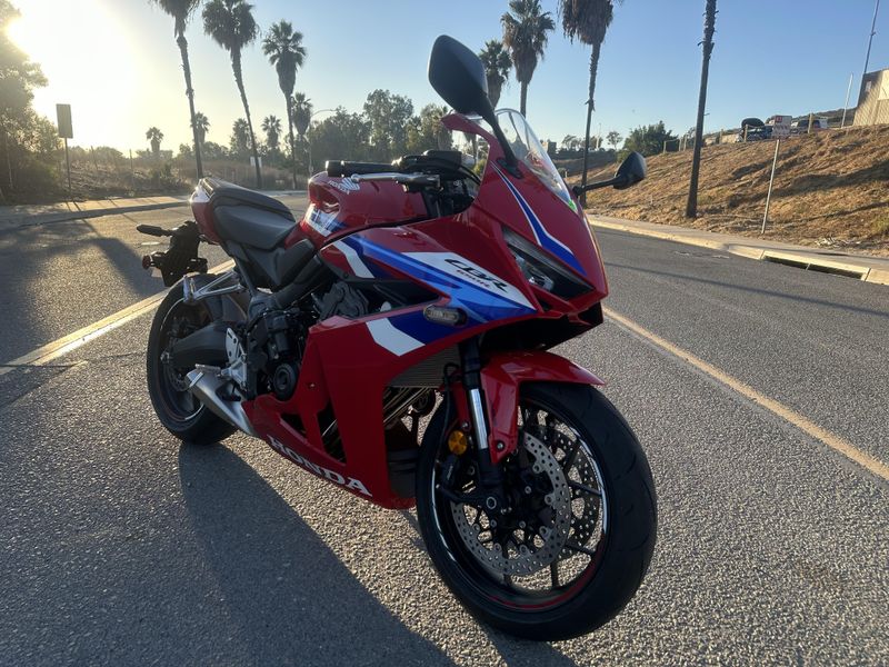 2024 Honda CBR650R ABS Image 1