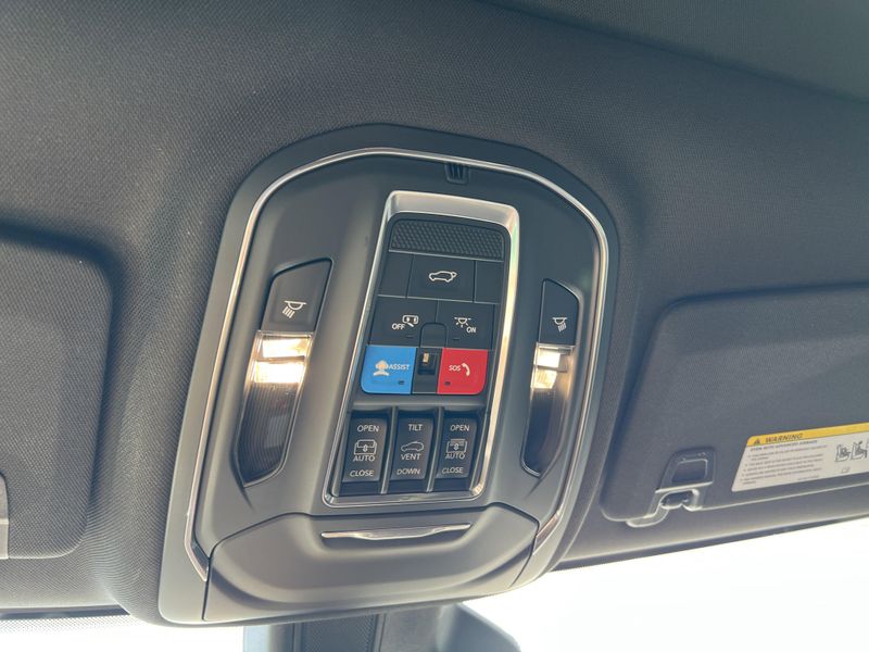 New 2025 Jeep Grand Cherokee L Limited 4x4Image 21