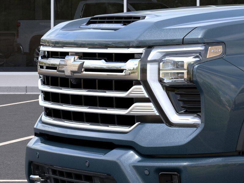 2025 Chevrolet Silverado 2500HD High CountryImage 13