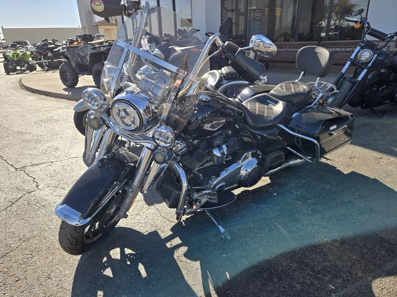 USED 2019 HARLEY ROAD KING Image 2