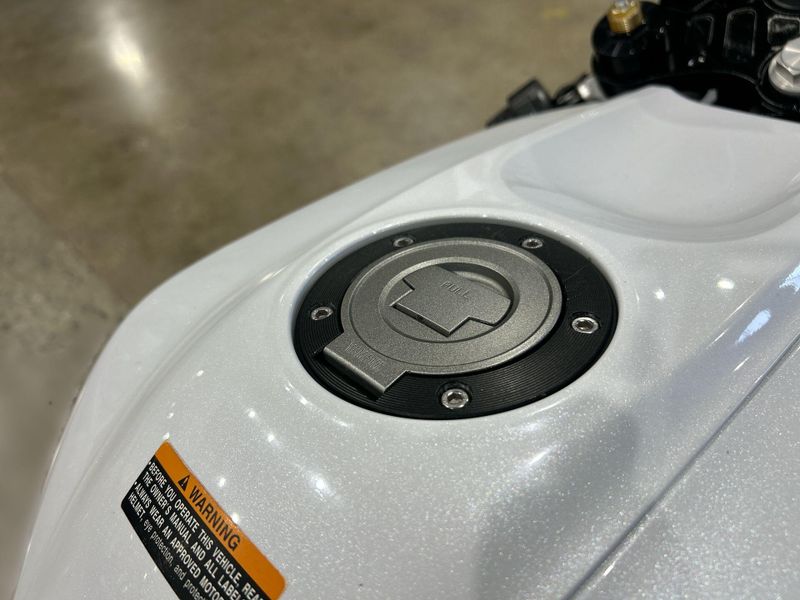2023 Yamaha YZF-R7 Image 31