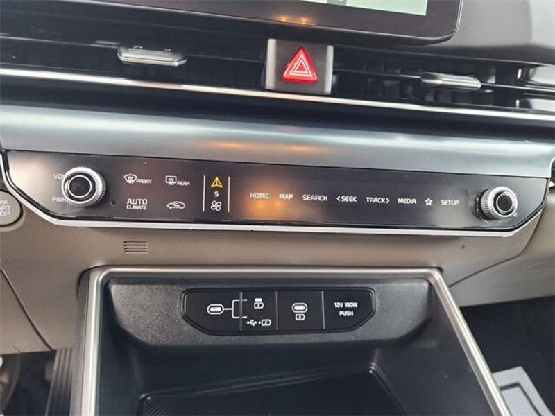 2025 Kia Carnival LXSImage 18