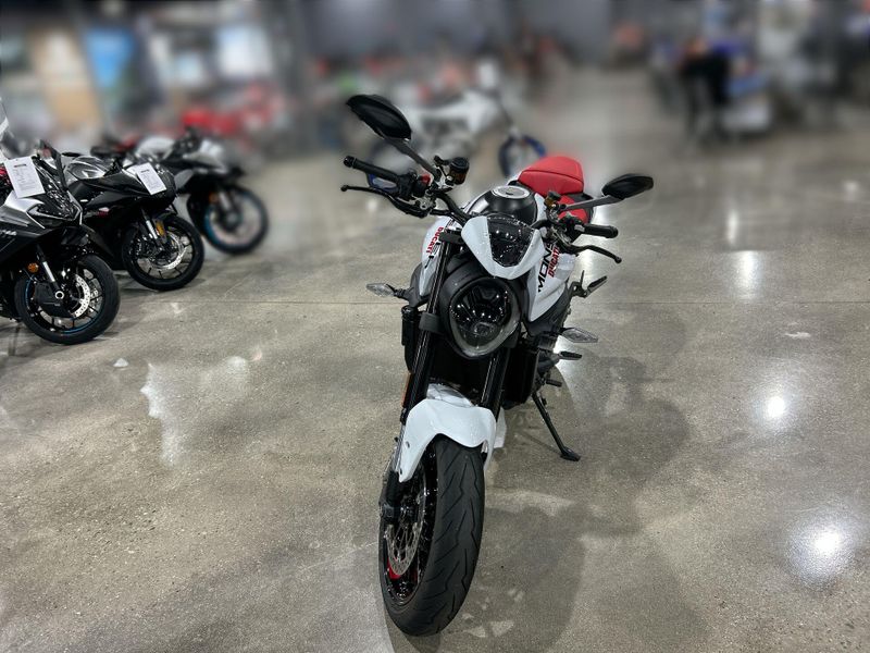 NEW 2024 Ducati MONSTER PLUS - DEMO Image 17
