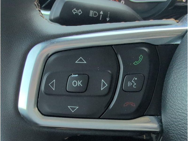 Used 2025 Jeep Wrangler SaharaImage 24