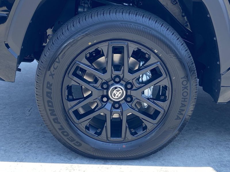 New 2025 Toyota Tundra Limited HybridImage 8