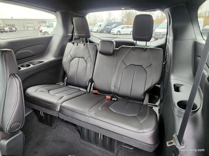 New 2026 Chrysler Voyager Lx