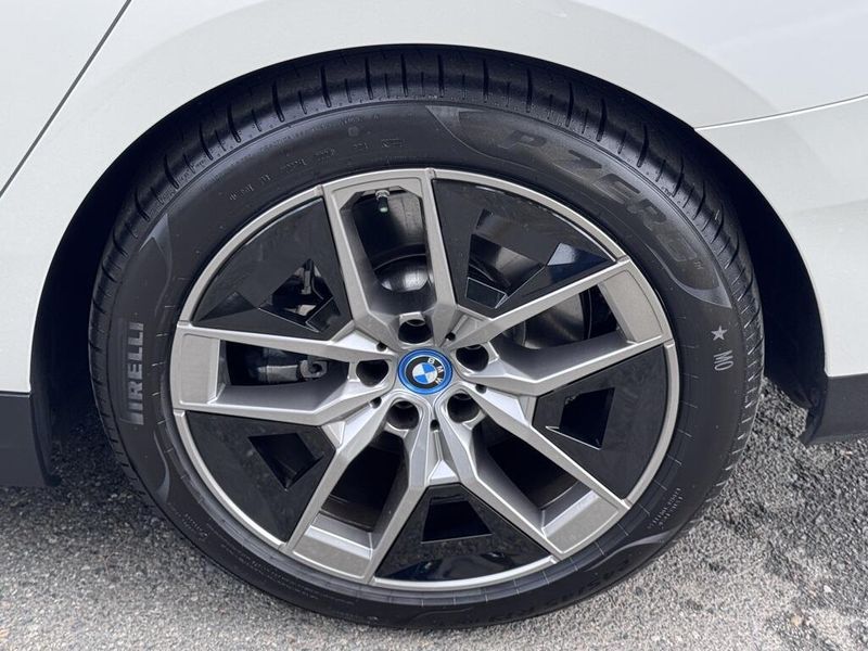 2024 BMW i5 eDrive40Image 17