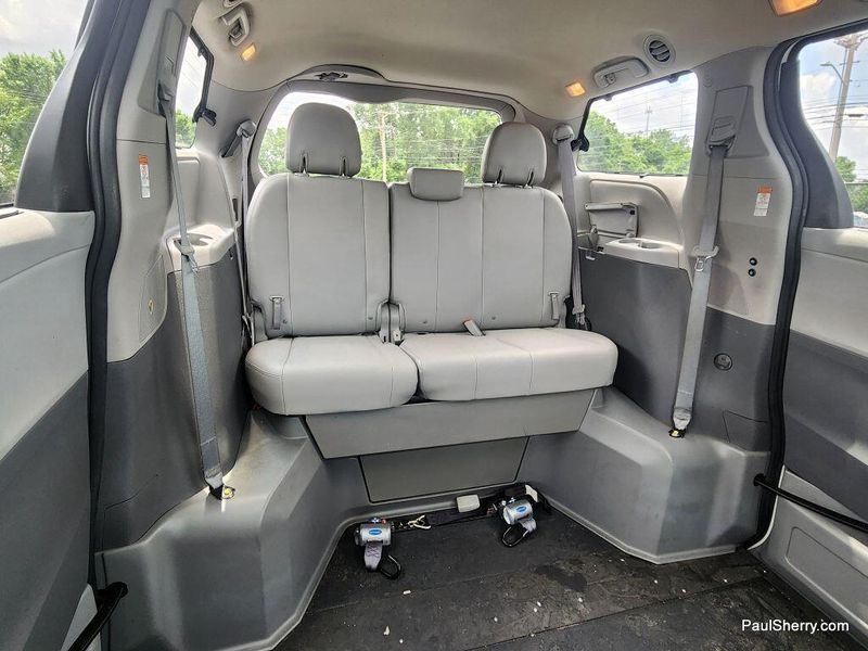 Used 2020 Toyota Sienna XLEImage 5