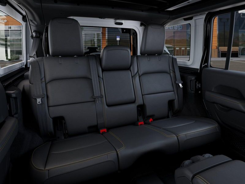 New 2026 Jeep Wrangler 4-door SaharaImage 33