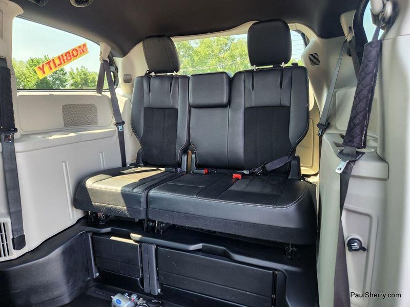 Used 2019 Dodge Grand Caravan SXTImage 40