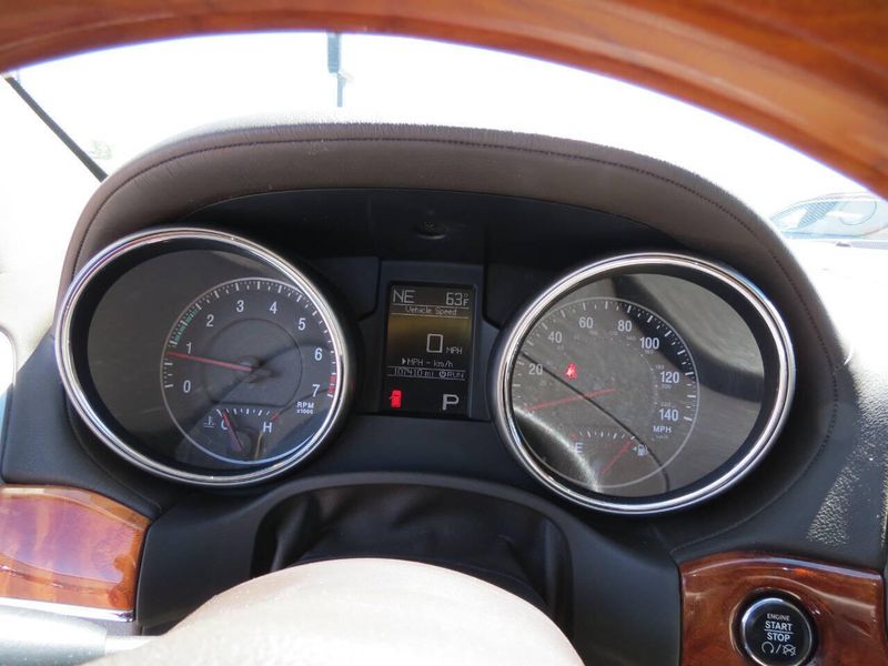 Used 2012 Jeep Grand Cherokee Overland 4x4 4dr SUVImage 13