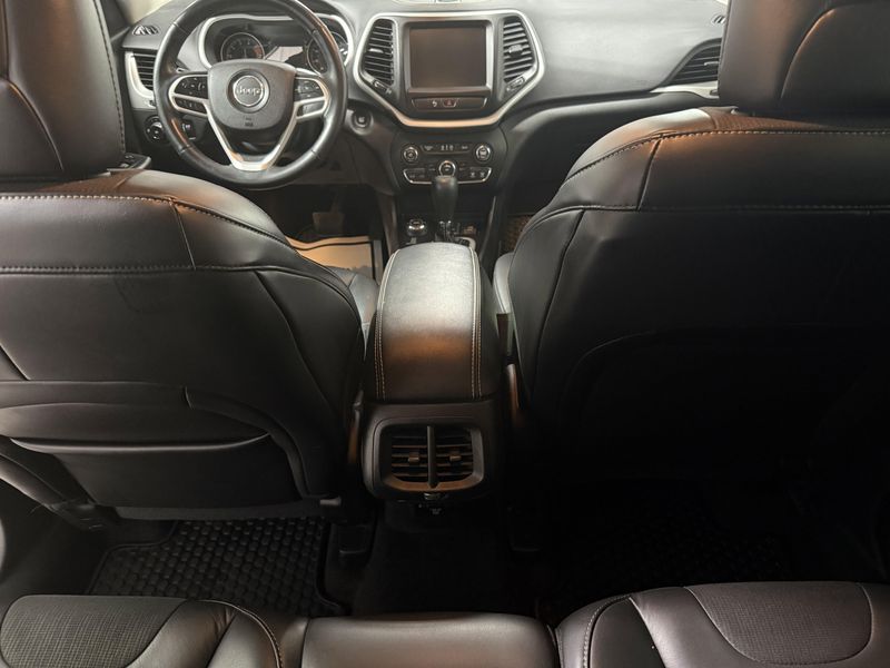 Used 2018 Jeep Cherokee Latitude PlusImage 23