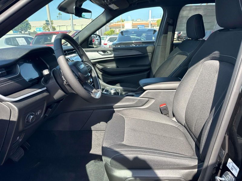 New 2026 Jeep Grand Cherokee Laredo X 4x2