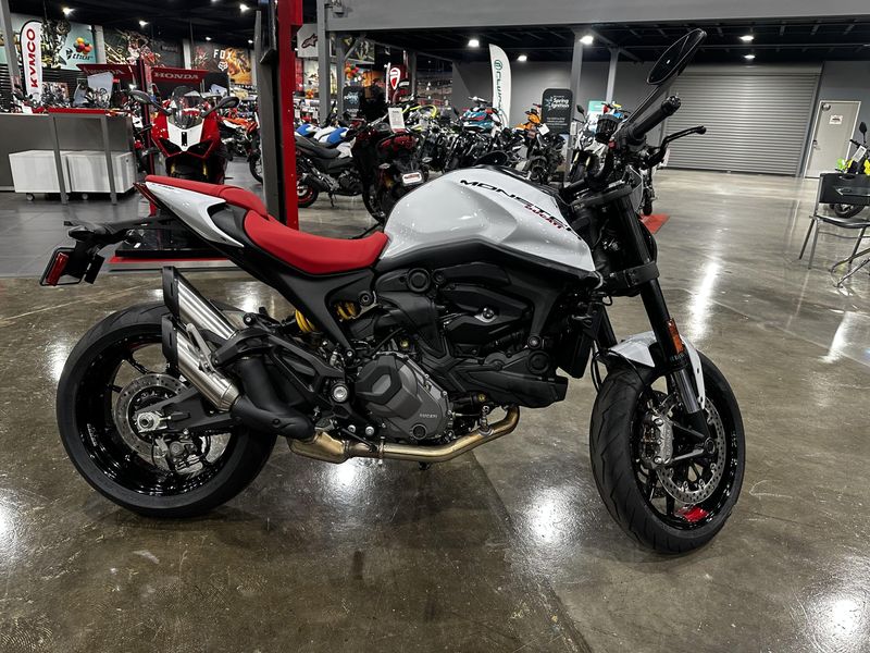 2024 Ducati MONSTER PLUS Image 7