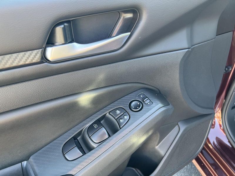 2024 Nissan Altima 2.5 SV photo 9