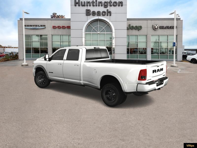 2025 RAM 3500 Limited Crew Cab 4x4 DullayImage 4