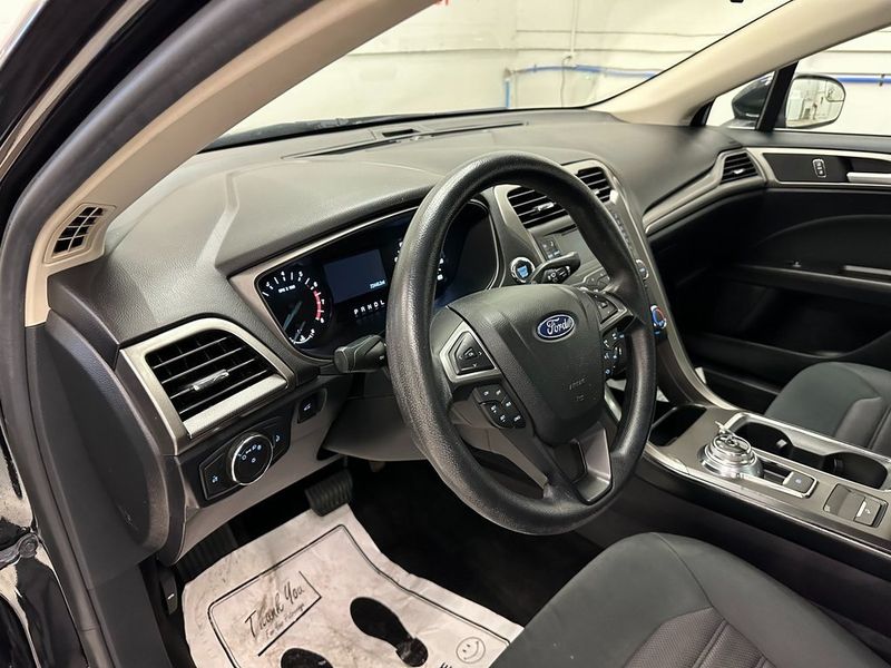 2018 Ford Fusion SEImage 20