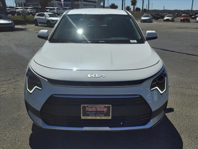 2024 Kia Niro LXImage 2