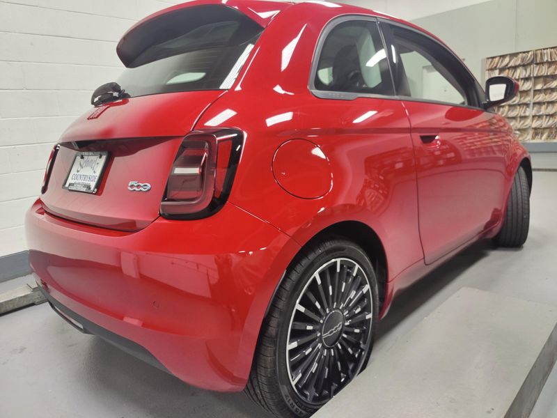 2024 Fiat 500e INSPI(RED)Image 10