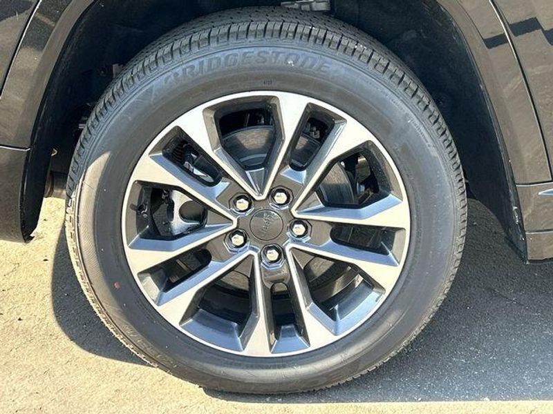 New 2024 Jeep Grand Cherokee L Overland 4x4Image 13