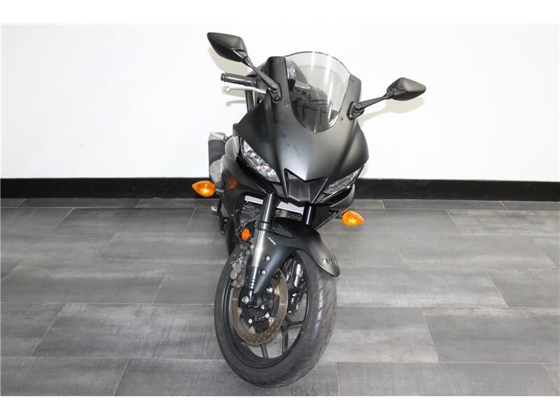 Used 2021 Yamaha YZF-R3 Image 3
