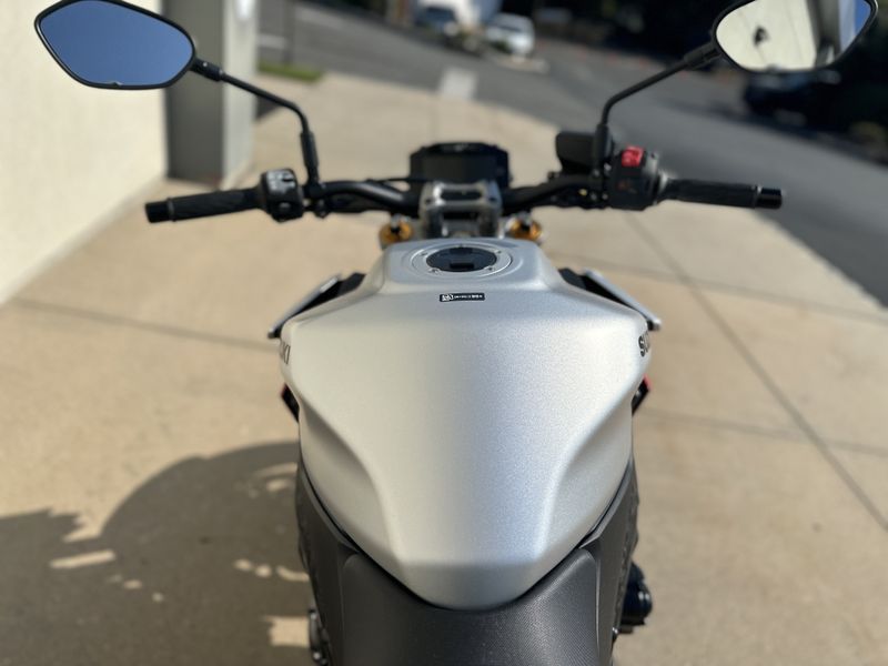 2024 Suzuki GSXS 1000Image 6