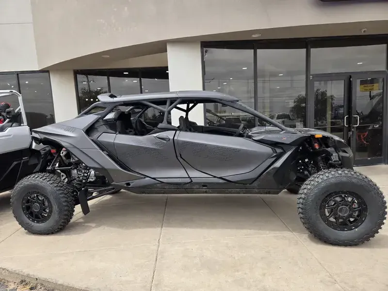 2025 Can-Am MAVERICK R MAX X RS 999T DCT TRIPLE BLACK Image 2