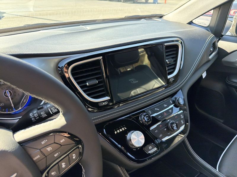 New 2026 Chrysler Pacifica LimitedImage 27