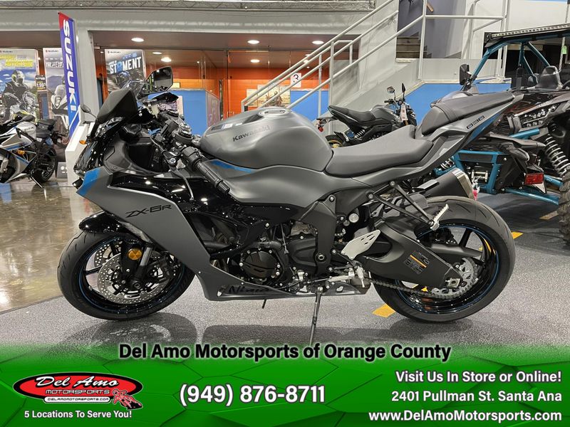 2025 Kawasaki NINJA ZX-6R ABS Image 3