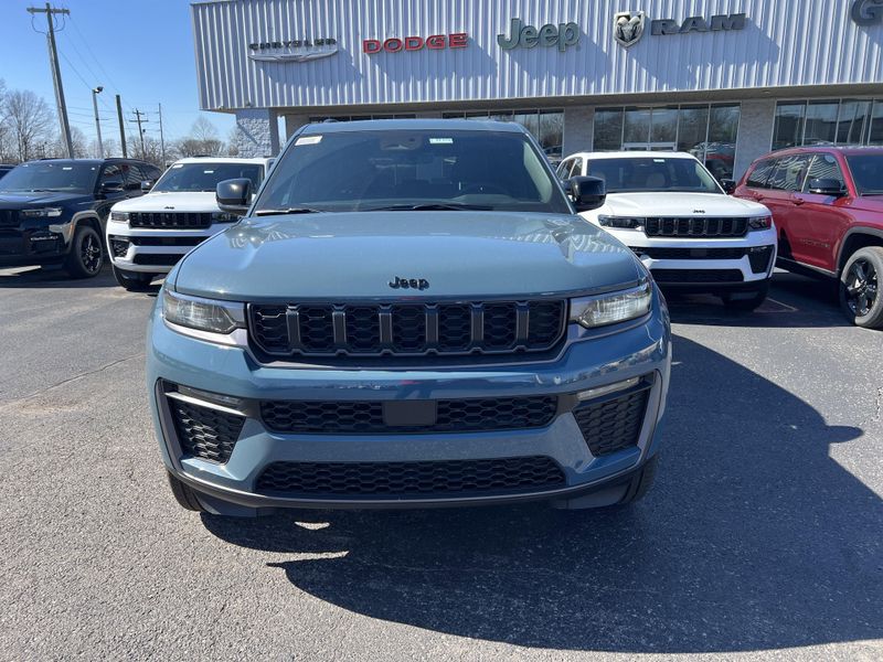 New 2026 Jeep Grand Cherokee Limited 4x4Image 2