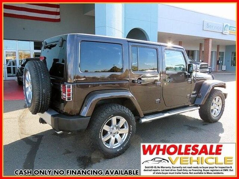 2013 Jeep Wrangler Unlimited SaharaImage 7