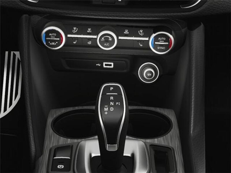 2025 Alfa Romeo Giulia photo 24