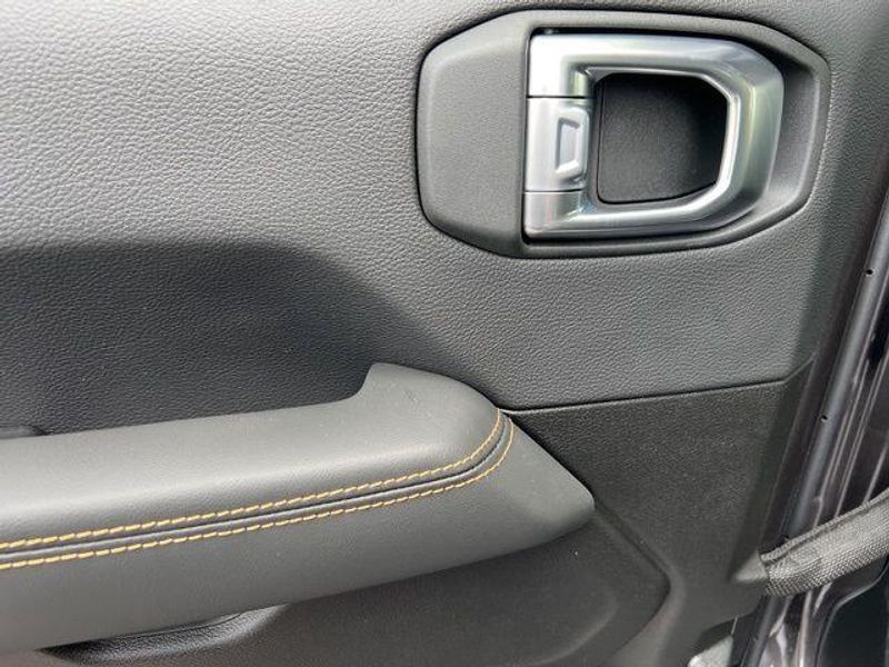 2025 Jeep Wrangler 4-door SaharaImage 17