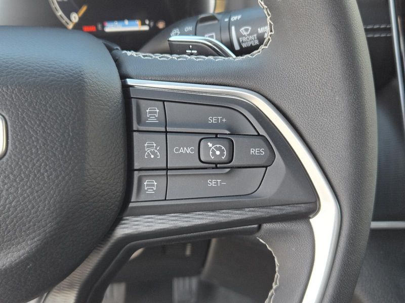 Used 2025 Jeep Grand Cherokee Laredo X 4x2