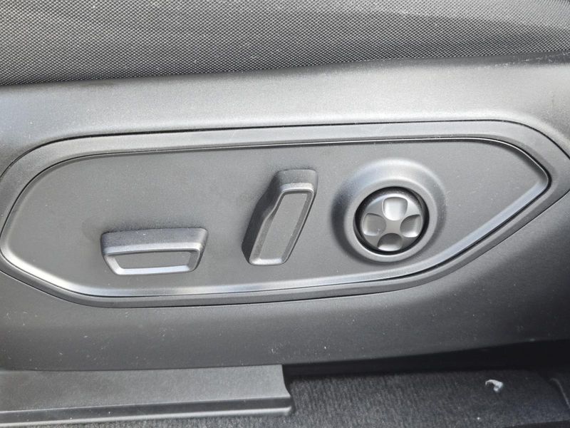 New 2026 Jeep Grand Cherokee Laredo 4x2