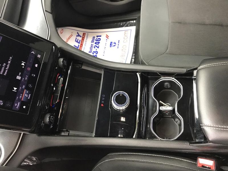 Used 2023 Jeep Grand Cherokee L LaredoImage 11