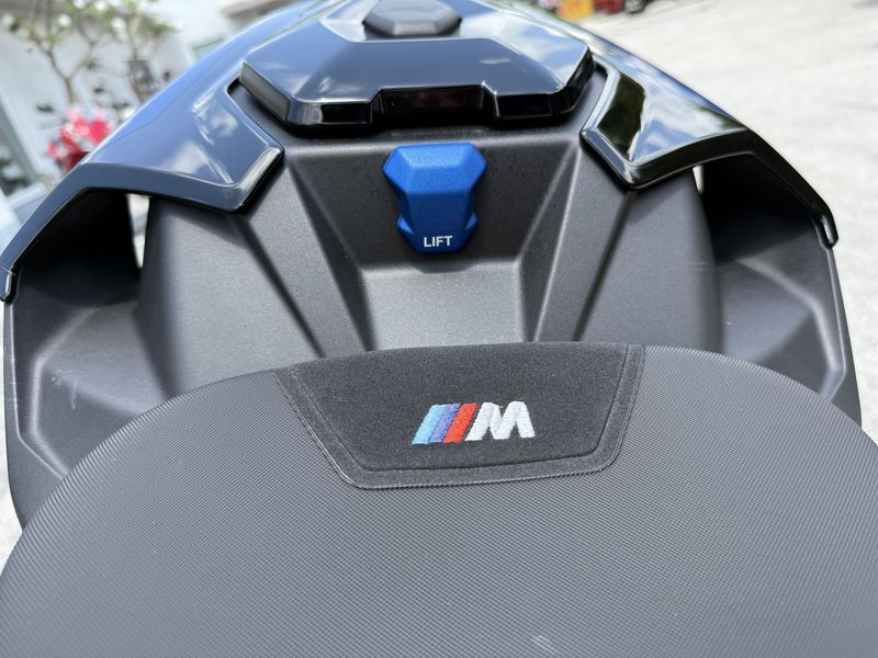 2025 BMW M 1000 R