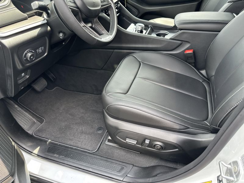 2025 Jeep Grand Cherokee L Limited 4x4Image 20