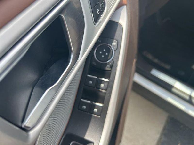 2022 Ford Explorer King RanchImage 15