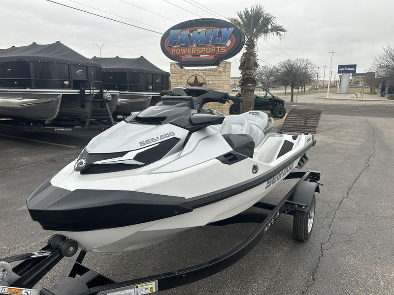 2025 SEADOO GTX LIMITED 325 WITH SOUND SYSTEM IDF WHITE PEARL Image 5