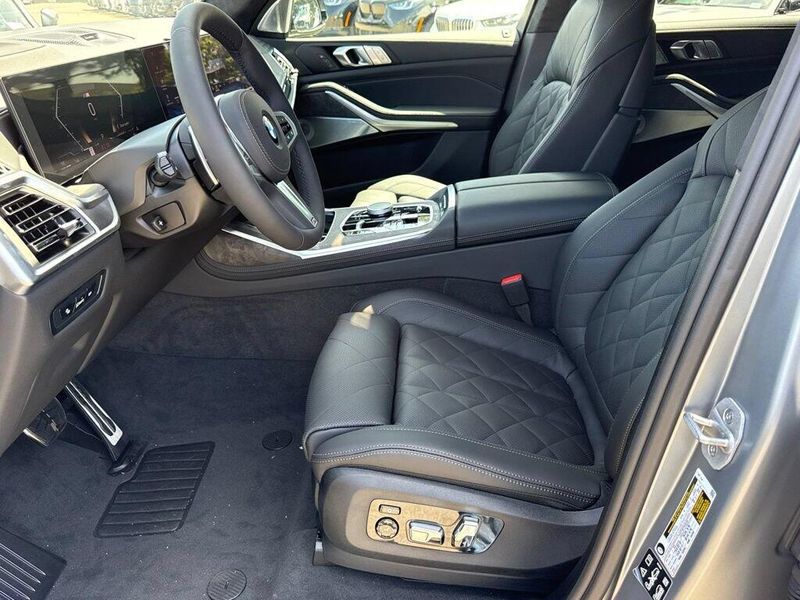 New 2027 BMW X7 xDrive40iImage 17