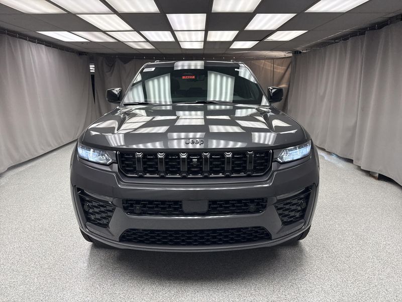 New 2026 Jeep Grand Cherokee Limited Reserve 4x4Image 5