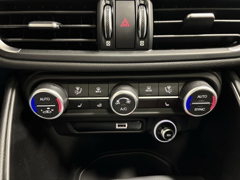 2024 Alfa Romeo Giulia Ti Q4 AWD w/Sunroof/Nav/Activ AsstImage 21