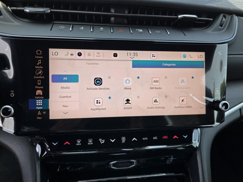 New 2026 Jeep Grand Cherokee Laredo Altitude 4x2
