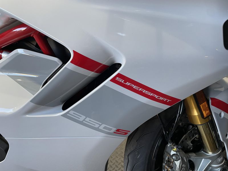 2024 Ducati SUPERSPORT S