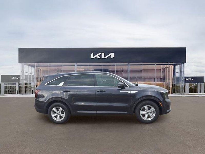 New 2026 Kia Sorento LXImage 2