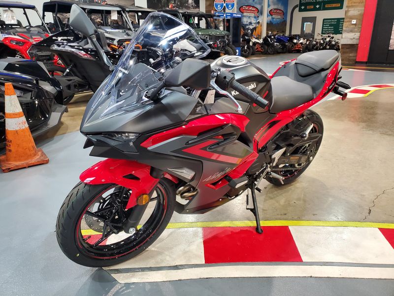 2025 Kawasaki NINJA 500 SE ABS Image 3