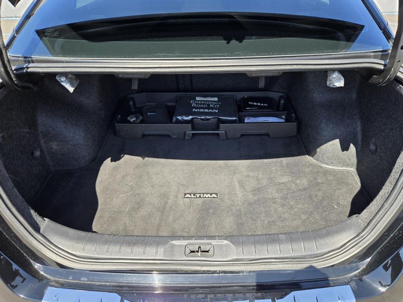 Used 2022 Nissan Altima 2.5 SV Sedan